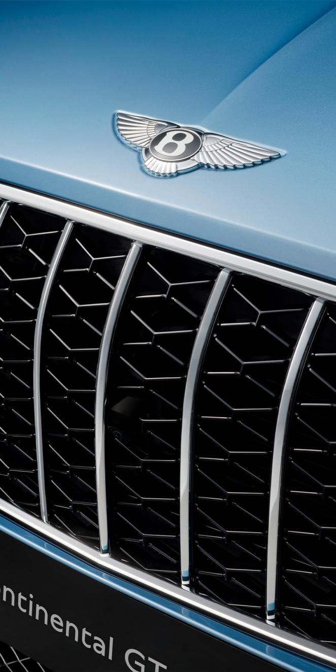 Close up of the front chrome vertical veine grille in the Continental GT AZure